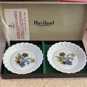 A Pair of Haviland Limoges France dishes, the "Cathay (Gold Trim)" pattern.